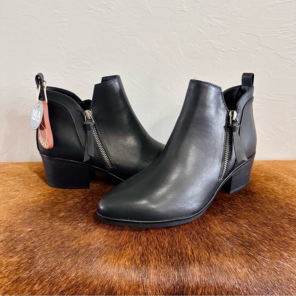 NWT MIA Ankle Boots (Size 6.5)